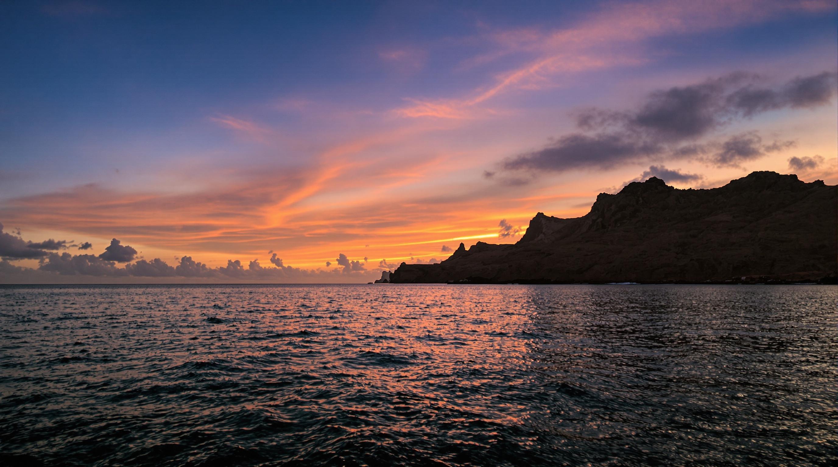 Coucher de soleil spectaculaire sur l'océan Indien à La Réunion